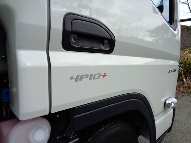 三菱ふそうキャンター平ボディ小型（2t・3t）[写真13]