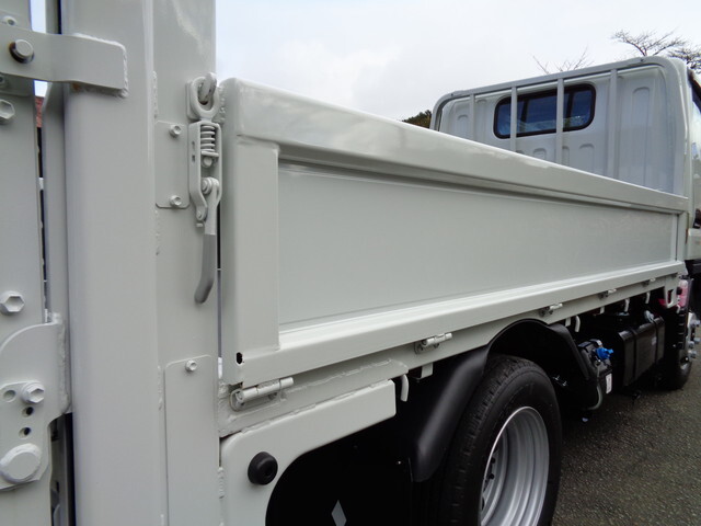 三菱ふそうキャンター平ボディ小型（2t・3t）[写真15]