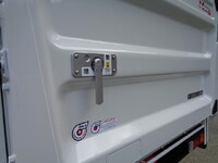 三菱ふそうキャンター平ボディ小型（2t・3t）[写真18]