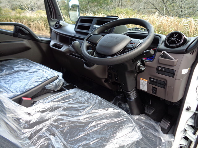 三菱ふそうキャンター平ボディ小型（2t・3t）[写真28]