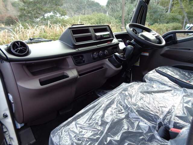 三菱ふそうキャンター平ボディ小型（2t・3t）[写真30]