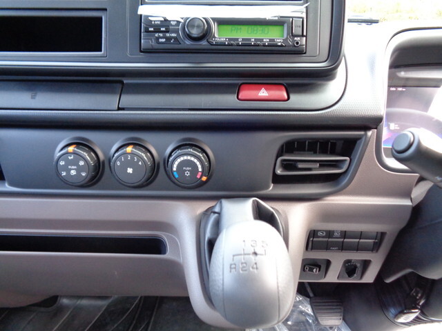 三菱ふそうキャンター平ボディ小型（2t・3t）[写真34]