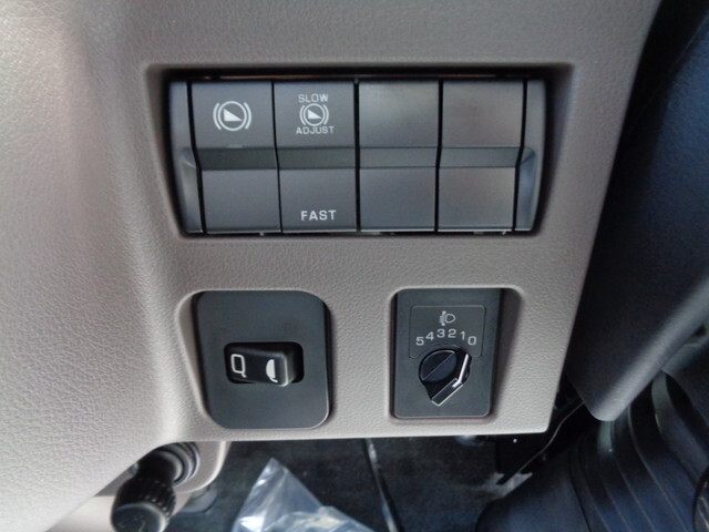 三菱ふそうキャンター平ボディ小型（2t・3t）[写真35]