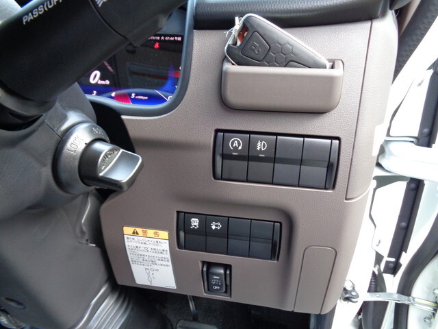 三菱ふそうキャンター平ボディ小型（2t・3t）[写真36]