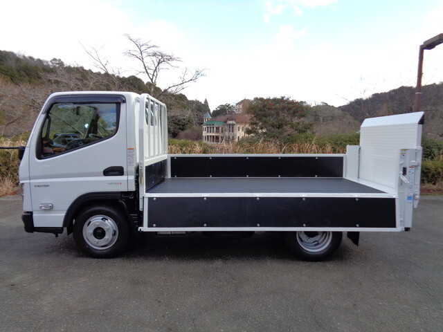 三菱ふそうキャンター平ボディ小型（2t・3t）[写真08]