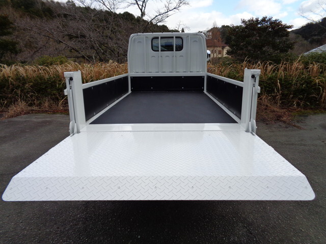 三菱ふそうキャンター平ボディ小型（2t・3t）[写真09]
