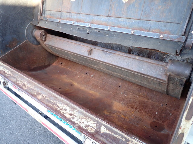 いすゞフォワードパッカー車（塵芥車）中型（4t）[写真14]