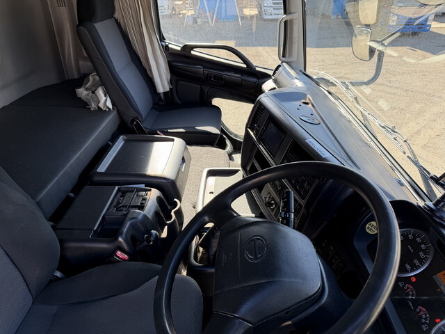 日野プロフィアアルミウイング大型（10t）[写真32]