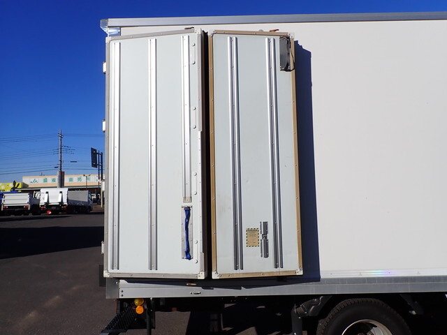 いすゞエルフ冷凍車（冷蔵車）小型（2t・3t）[写真10]