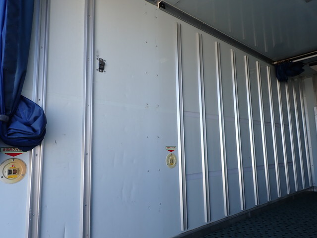 いすゞエルフ冷凍車（冷蔵車）小型（2t・3t）[写真15]