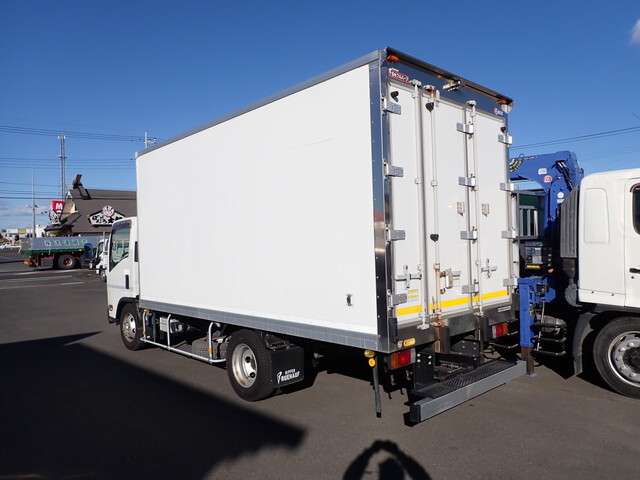 いすゞエルフ冷凍車（冷蔵車）小型（2t・3t）[写真02]