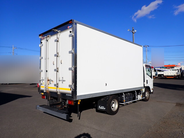 いすゞエルフ冷凍車（冷蔵車）小型（2t・3t）[写真03]