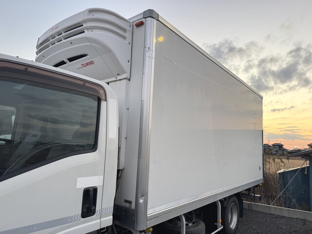 いすゞエルフ冷凍車（冷蔵車）小型（2t・3t）[写真03]