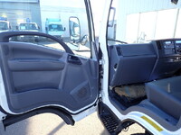 いすゞエルフ冷凍車（冷蔵車）小型（2t・3t）[写真35]