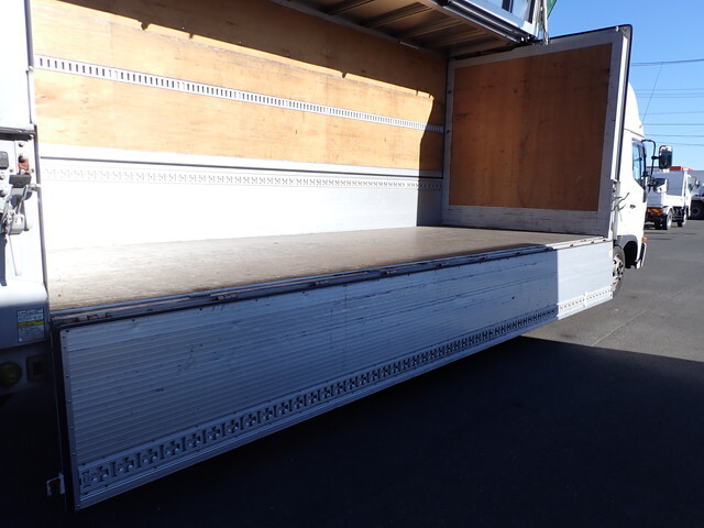 日野レンジャーアルミウイング中型（4t）[写真12]