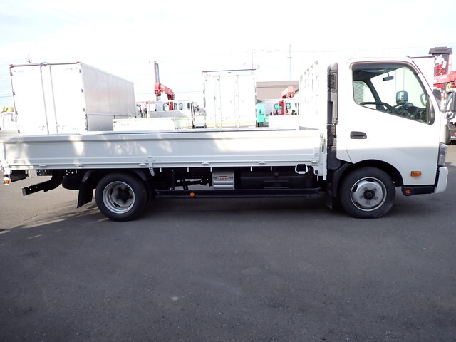 日野デュトロ平ボディ小型（2t・3t）[写真04]