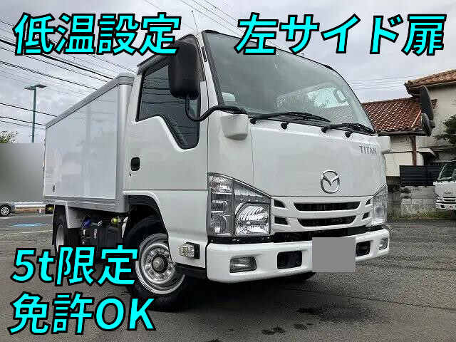 マツダタイタン冷凍車（冷蔵車）小型（2t・3t）[写真01]