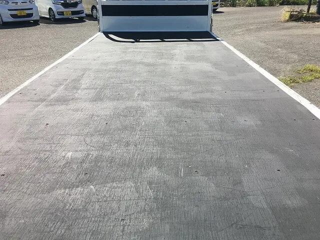 トヨタトヨエース平ボディ小型（2t・3t）[写真10]