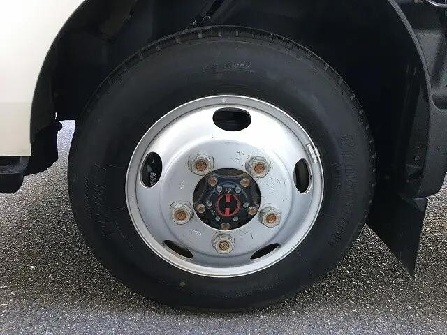 トヨタトヨエース平ボディ小型（2t・3t）[写真16]