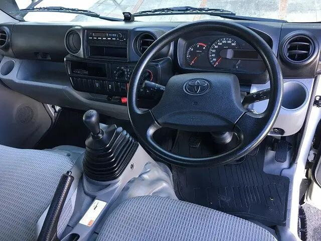 トヨタトヨエース平ボディ小型（2t・3t）[写真30]