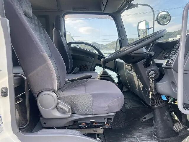 いすゞフォワード平ボディ増トン（6t・8t）[写真15]