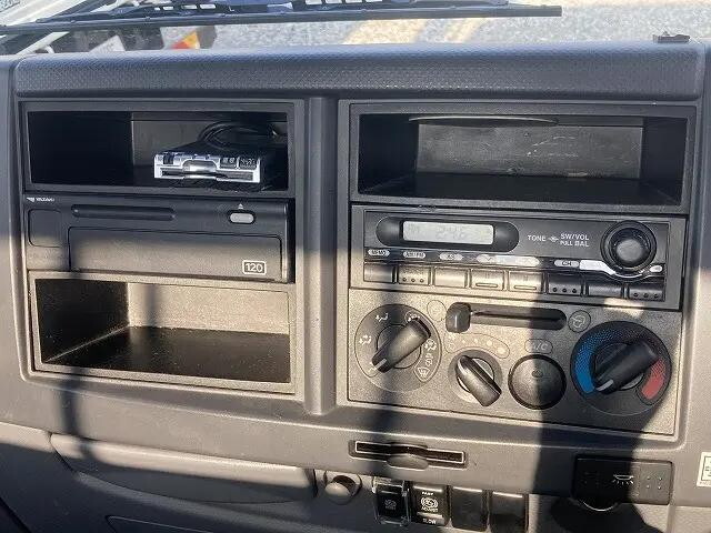 いすゞフォワード平ボディ増トン（6t・8t）[写真18]