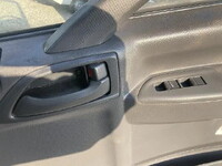 いすゞフォワード平ボディ増トン（6t・8t）[写真24]