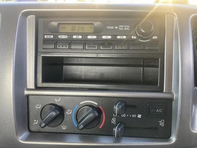 日野レンジャー平ボディ中型（4t）[写真17]