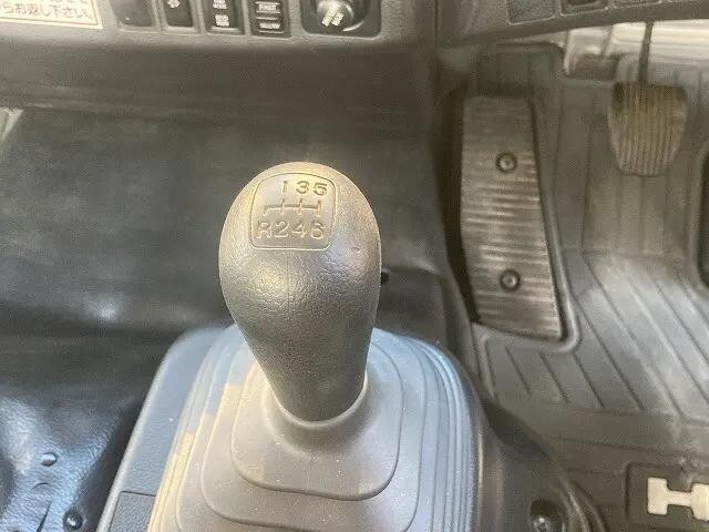 日野レンジャー平ボディ中型（4t）[写真20]