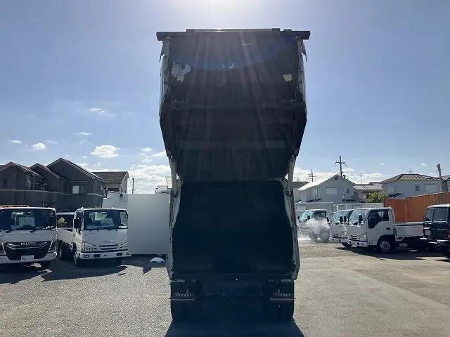 いすゞエルフパッカー車（塵芥車）小型（2t・3t）[写真09]