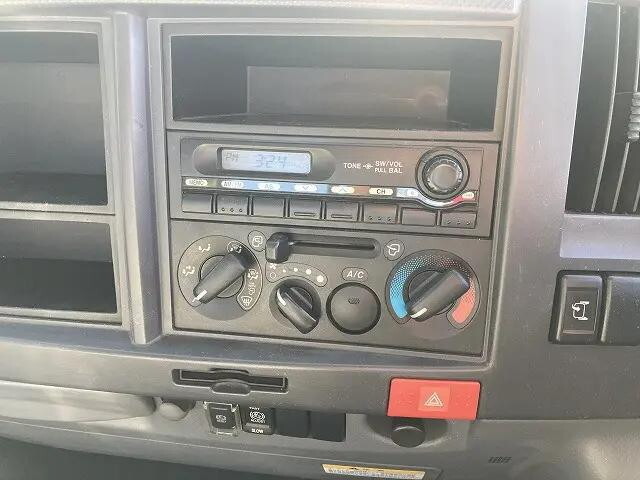 いすゞエルフ平ボディ小型（2t・3t）[写真17]