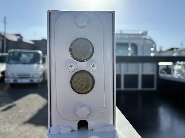 いすゞエルフ平ボディ小型（2t・3t）[写真18]