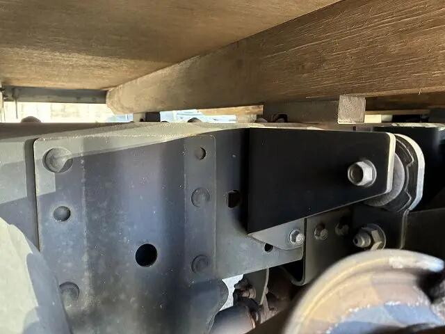 いすゞエルフ平ボディ小型（2t・3t）[写真21]