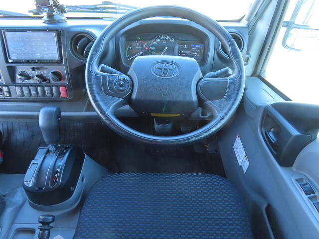 トヨタトヨエースアルミウイング小型（2t・3t）[写真20]