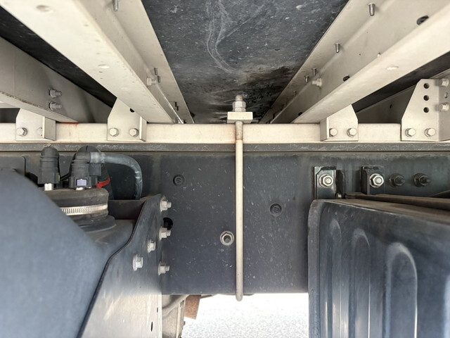 UDトラックスクオンアルミウイング大型（10t）[写真13]