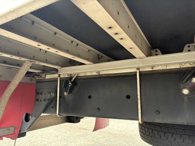 UDトラックスクオンアルミウイング大型（10t）[写真21]