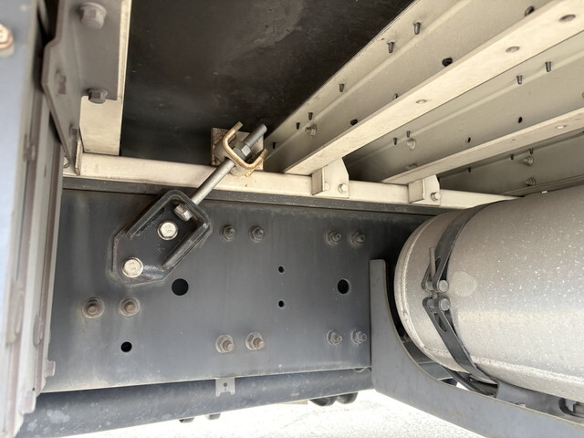 UDトラックスクオンアルミウイング大型（10t）[写真23]