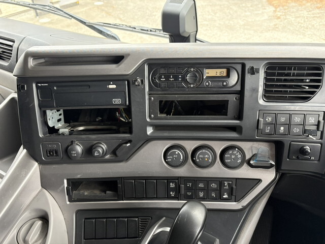 UDトラックスクオンアルミウイング大型（10t）[写真26]