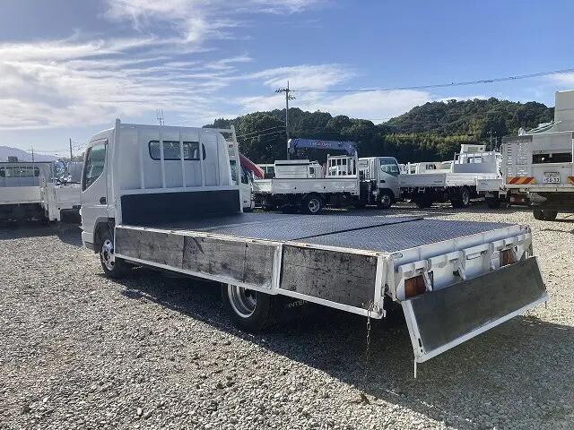 三菱ふそうキャンター平ボディ小型（2t・3t）[写真11]