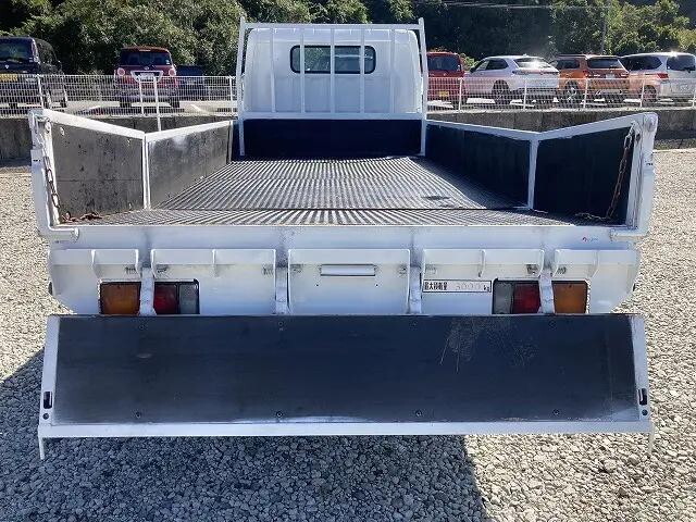 三菱ふそうキャンター平ボディ小型（2t・3t）[写真13]