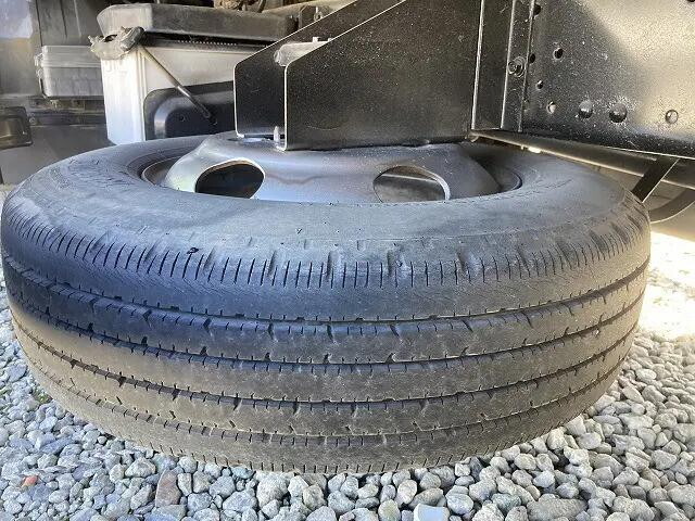 三菱ふそうキャンター平ボディ小型（2t・3t）[写真29]