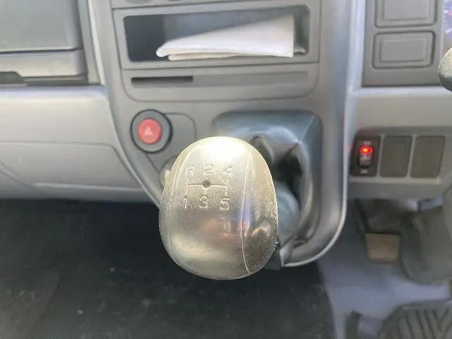 三菱ふそうキャンター平ボディ小型（2t・3t）[写真31]