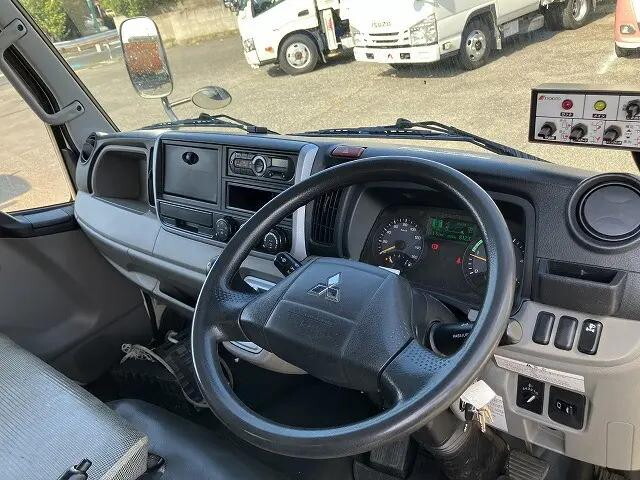 三菱ふそうキャンターパッカー車（塵芥車）小型（2t・3t）[写真25]