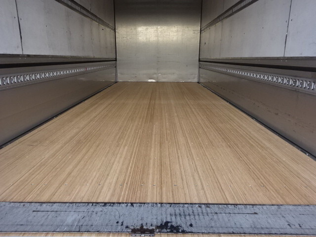 三菱ふそうファイターアルミウイング中型（4t）[写真10]