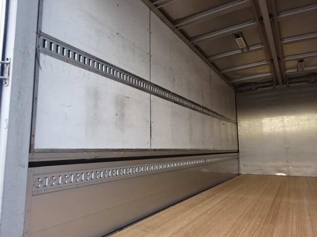 三菱ふそうファイターアルミウイング中型（4t）[写真11]