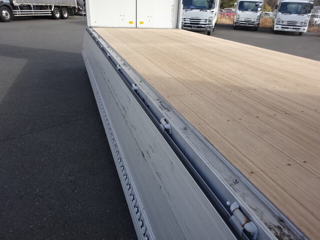 三菱ふそうファイターアルミウイング中型（4t）[写真15]