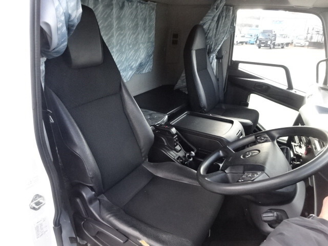 三菱ふそうファイターアルミウイング中型（4t）[写真23]