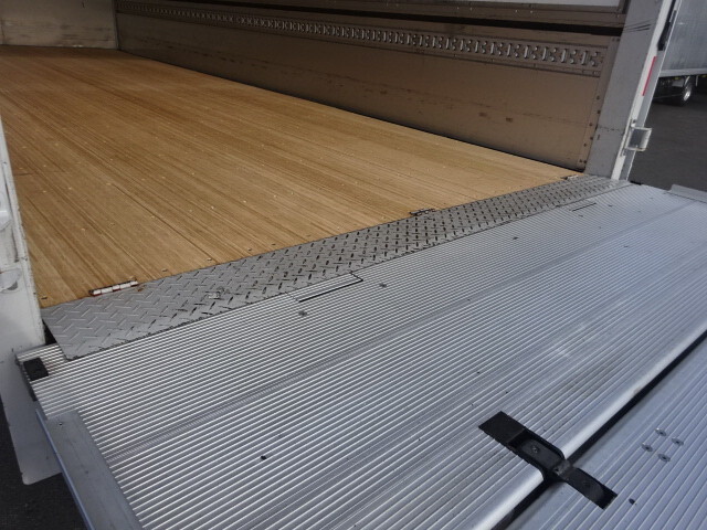 三菱ふそうファイターアルミウイング中型（4t）[写真33]