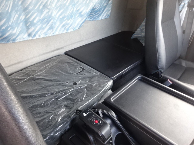 三菱ふそうファイターアルミウイング中型（4t）[写真37]