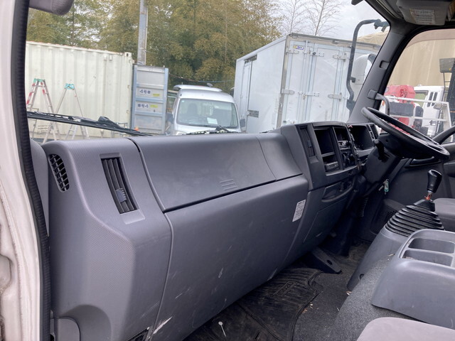 いすゞフォワードアルミウイング中型（4t）[写真31]